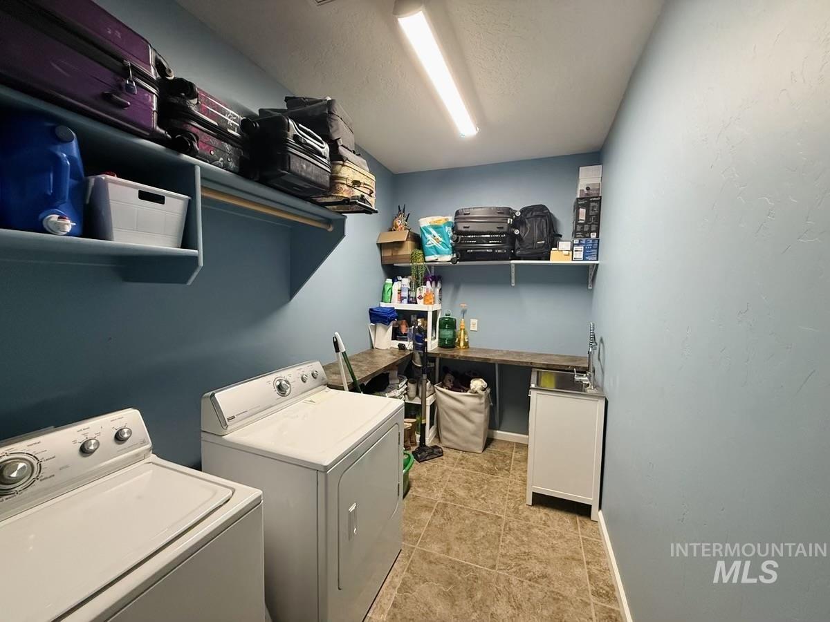 1011 S River Stone Property Photo 27