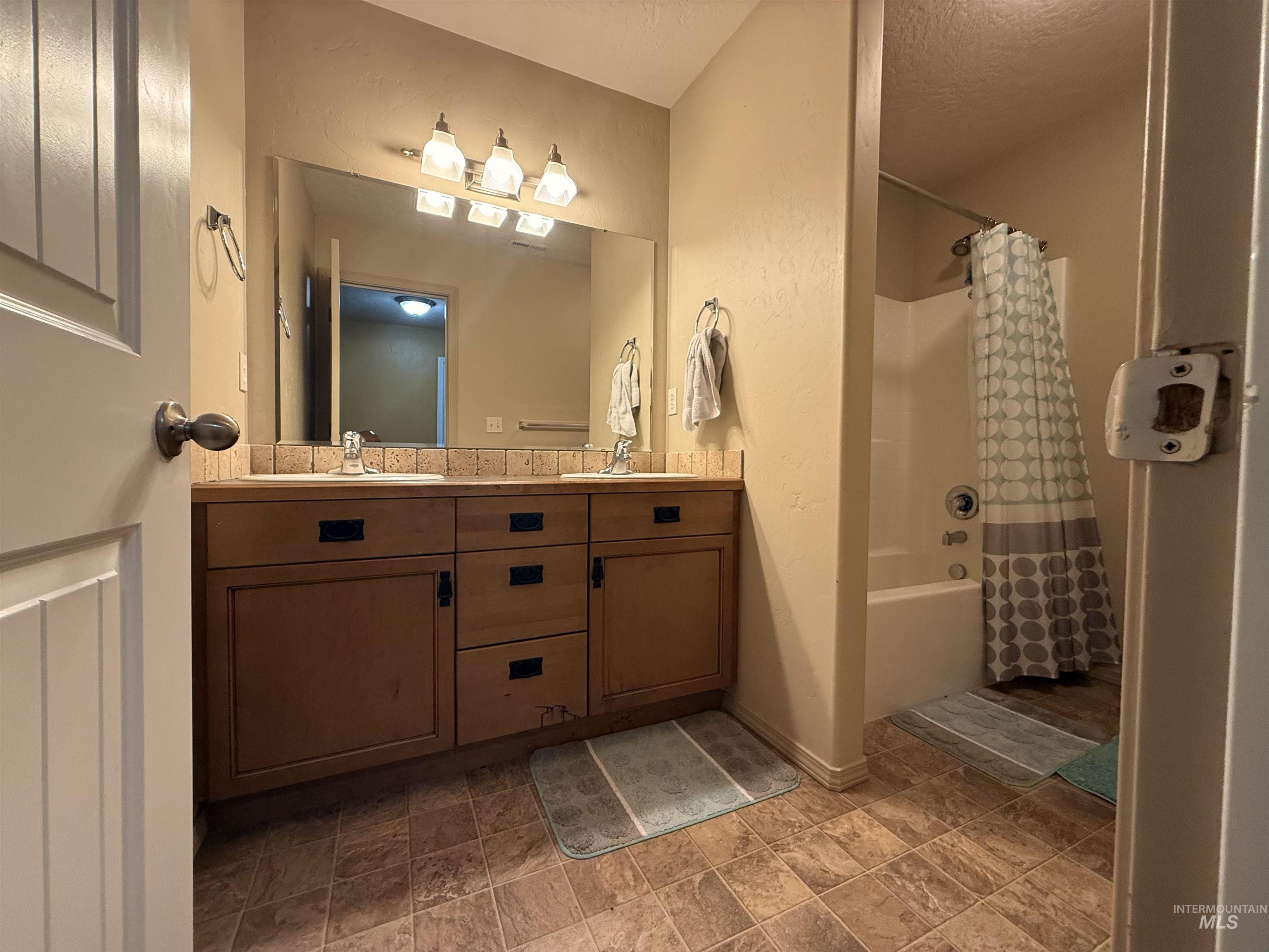 1011 S River Stone Property Photo 28