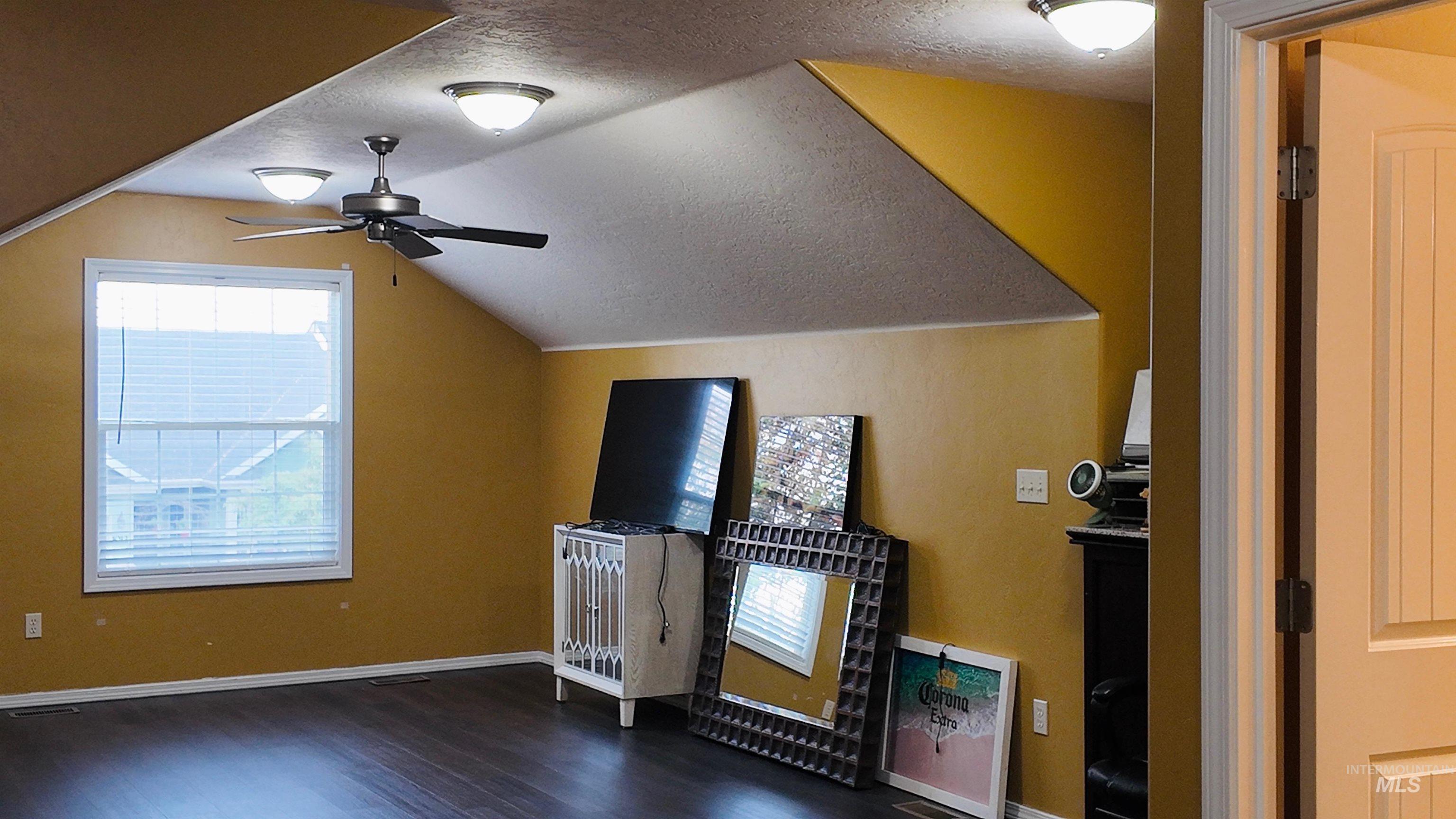 1011 S River Stone Property Photo 29