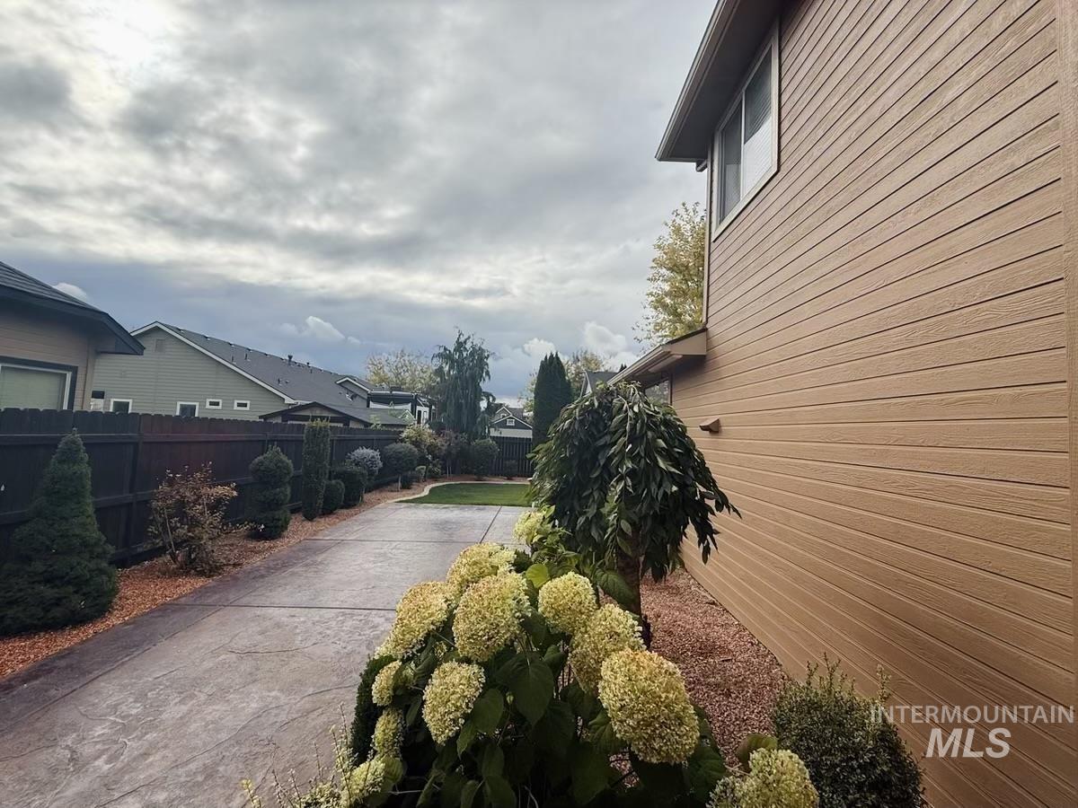 1011 S River Stone Property Photo 42
