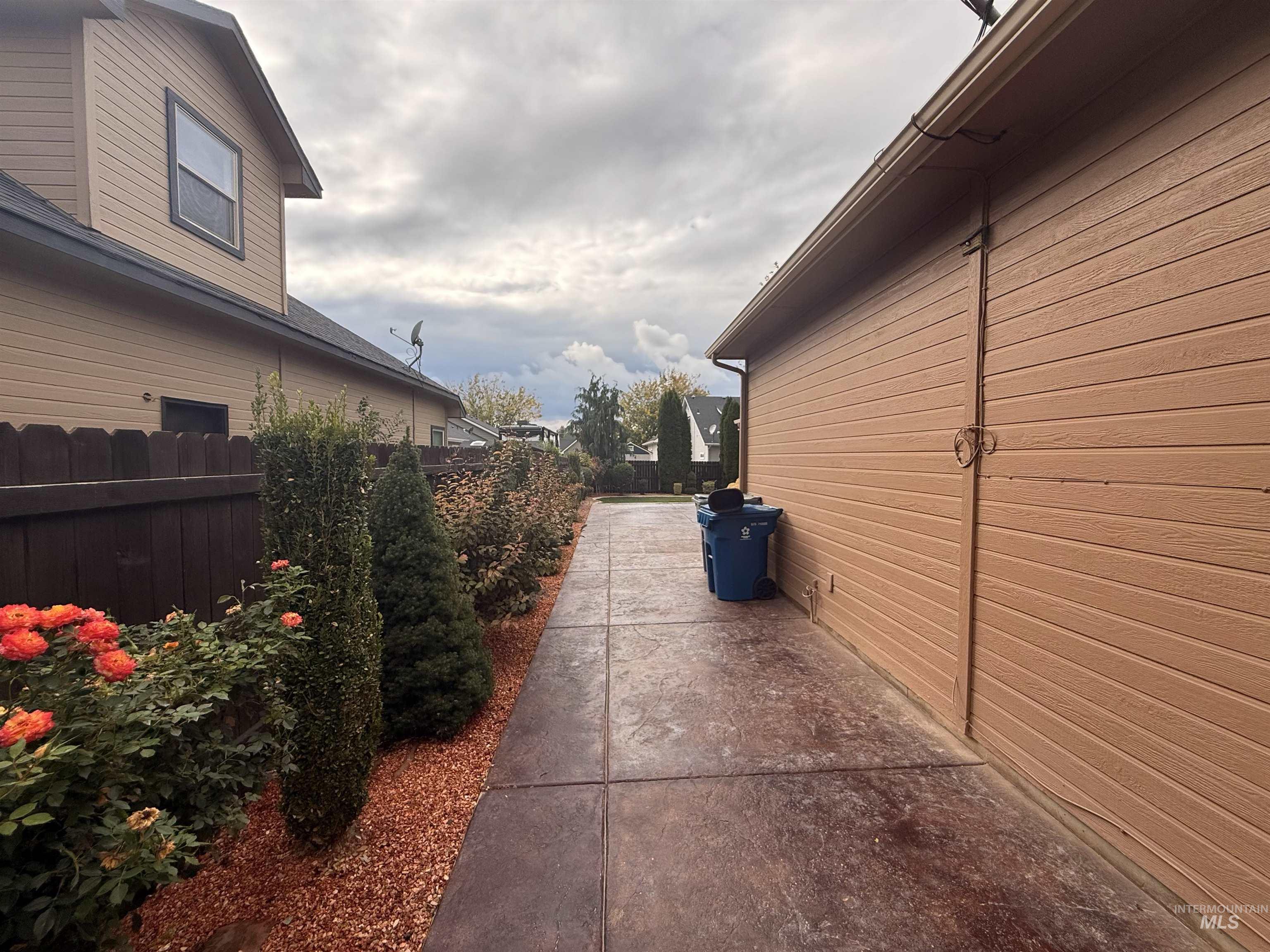 1011 S River Stone Property Photo 44
