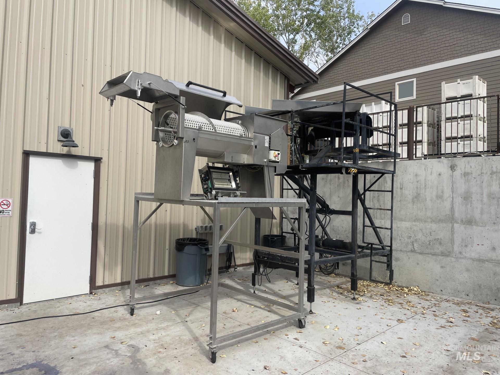 5446 N Highway 16 Property Photo 10