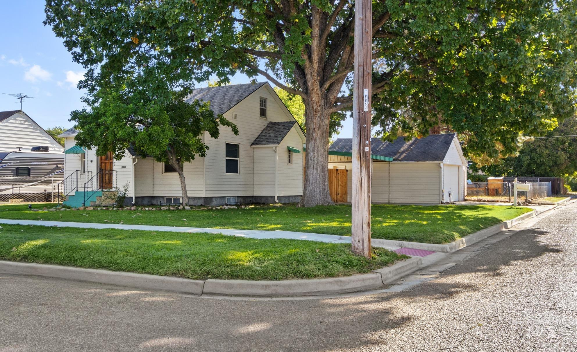 524 4th Avenue S Property Photo 1