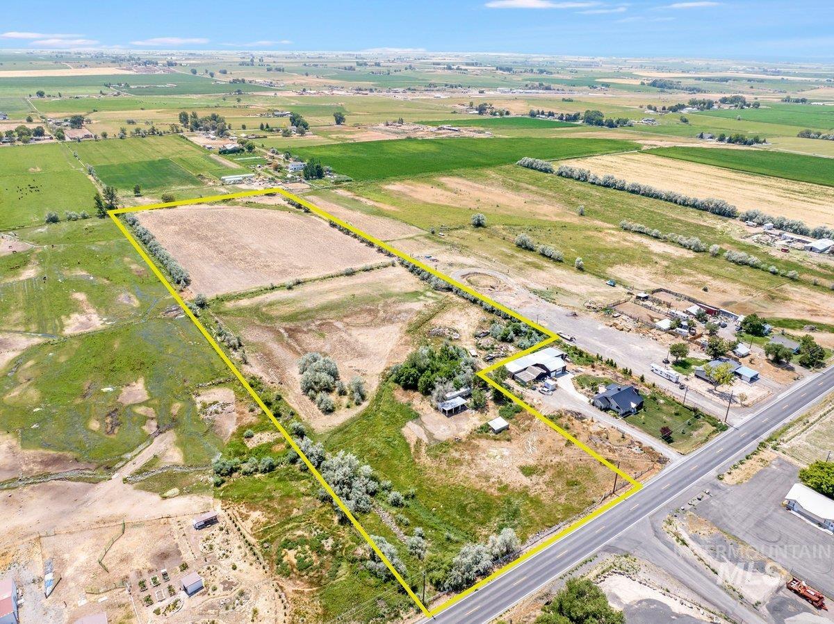 20039 Highway 30 Property Photo 2