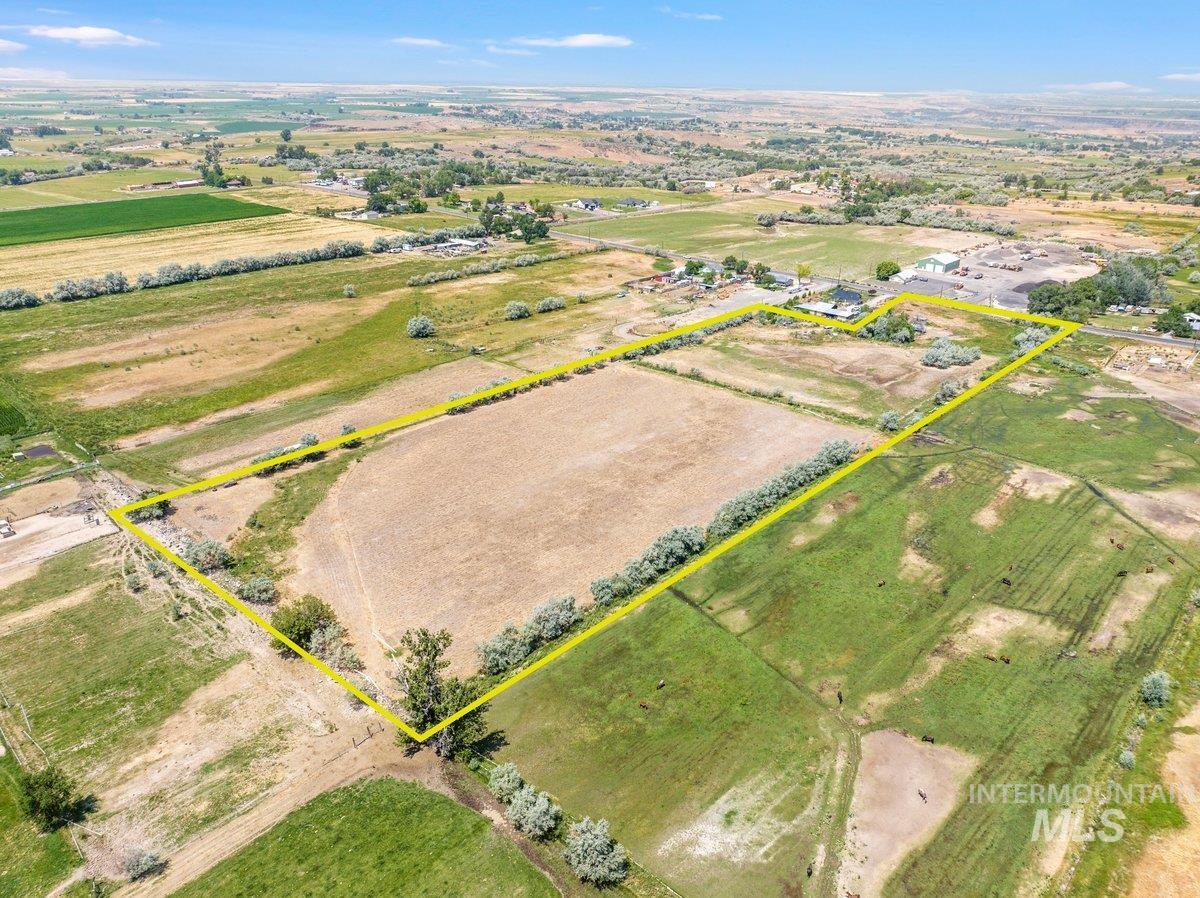 20039 Highway 30 Property Photo 4