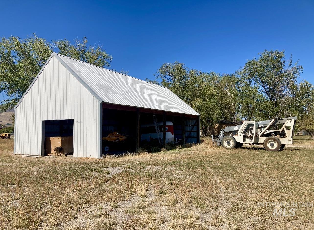 1476 S 2200 E Property Photo 2