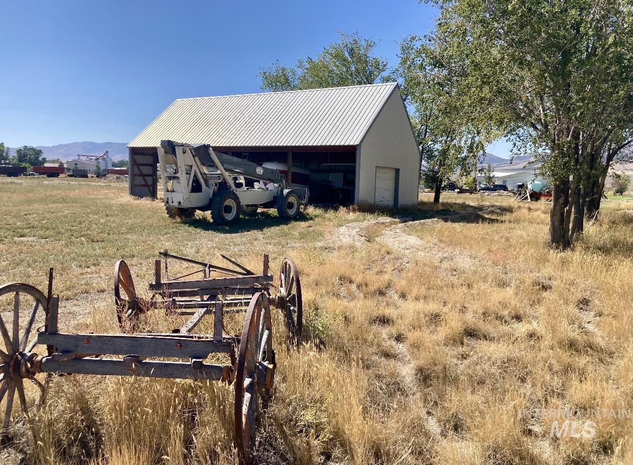 1476 S 2200 E Property Photo 3