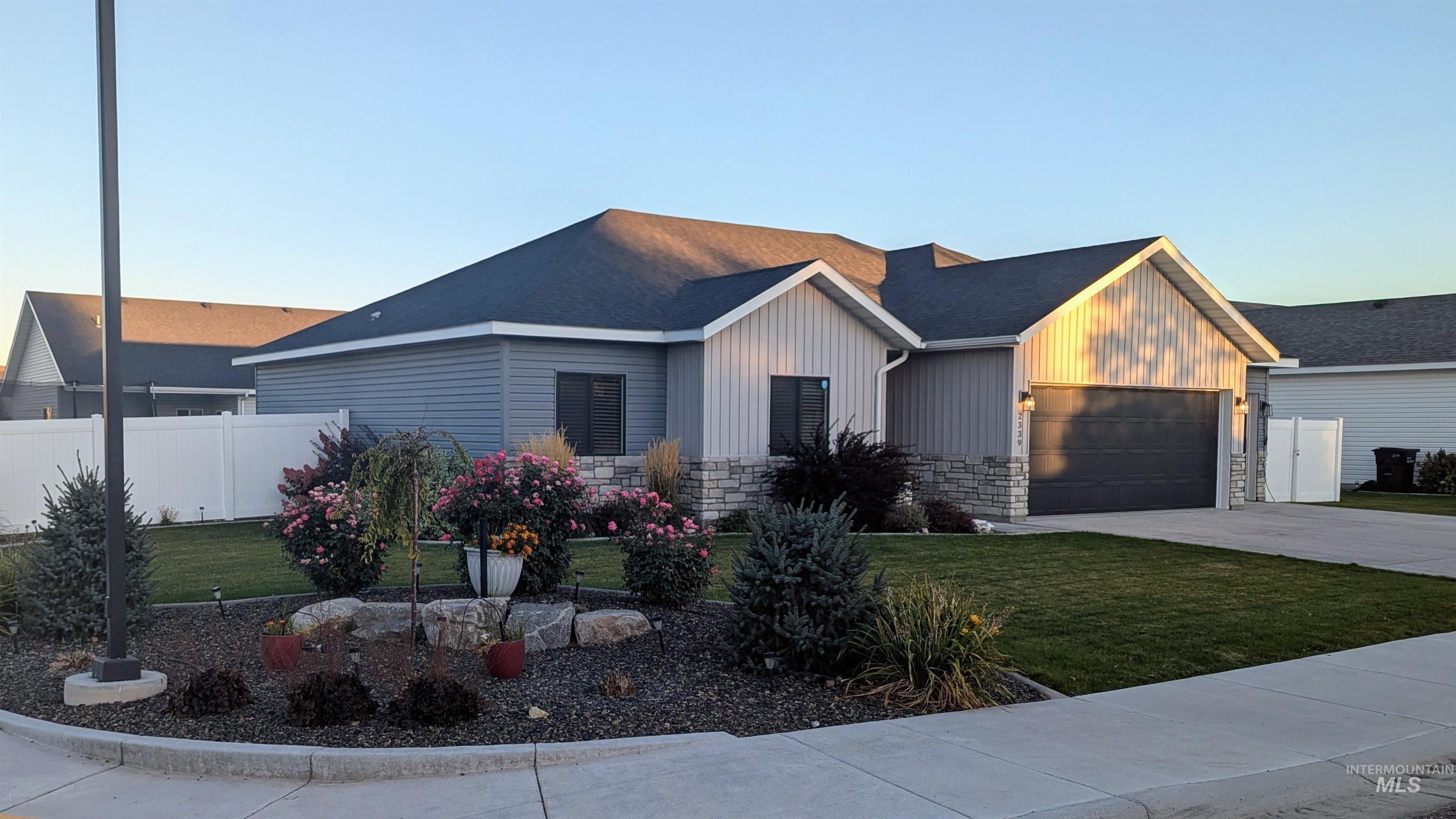 2339 Almo Ave Property Photo 1