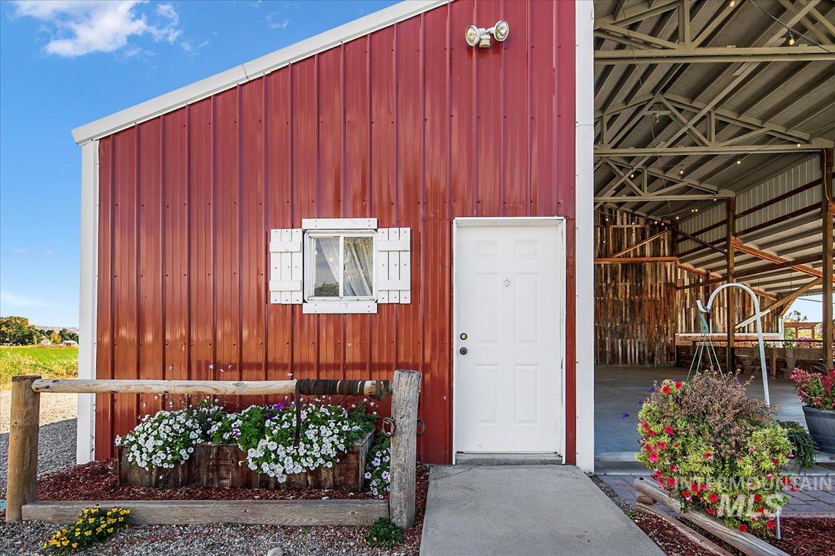 321 E Black Canyon Highway Property Photo 8