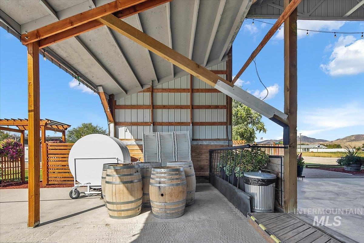 321 E Black Canyon Highway Property Photo 9