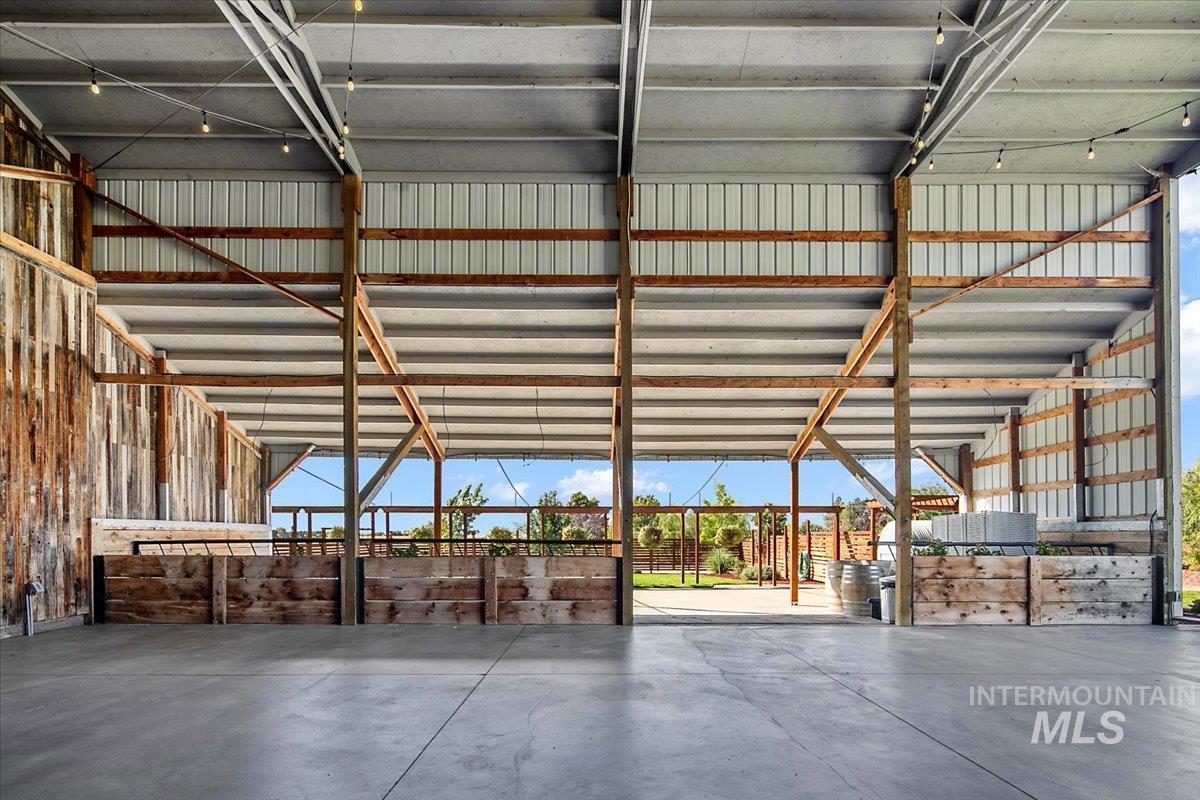 321 E Black Canyon Highway Property Photo 10