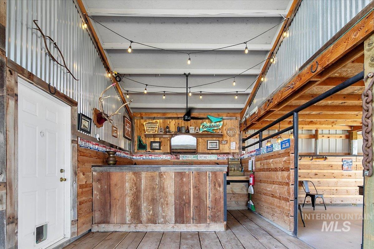 321 E Black Canyon Highway Property Photo 14