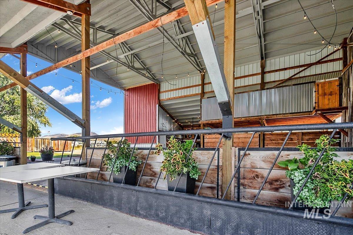 321 E Black Canyon Highway Property Photo 15