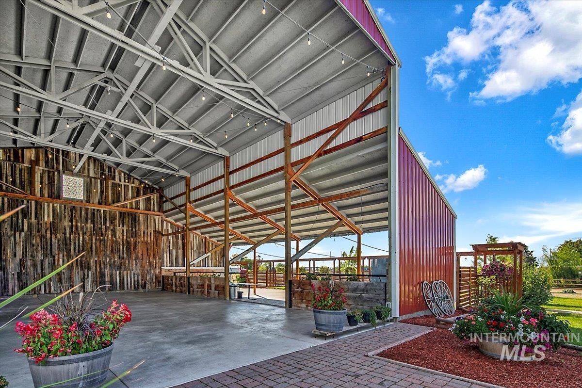 321 E Black Canyon Highway Property Photo 16