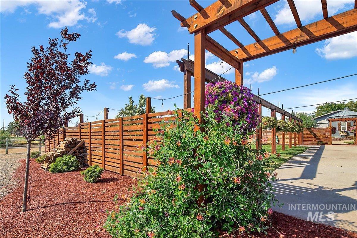 321 E Black Canyon Highway Property Photo 17