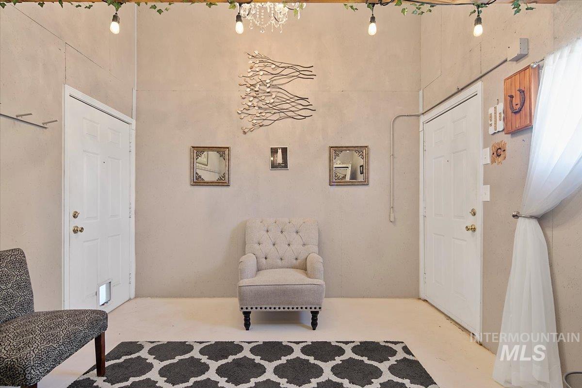 321 E Black Canyon Highway Property Photo 23