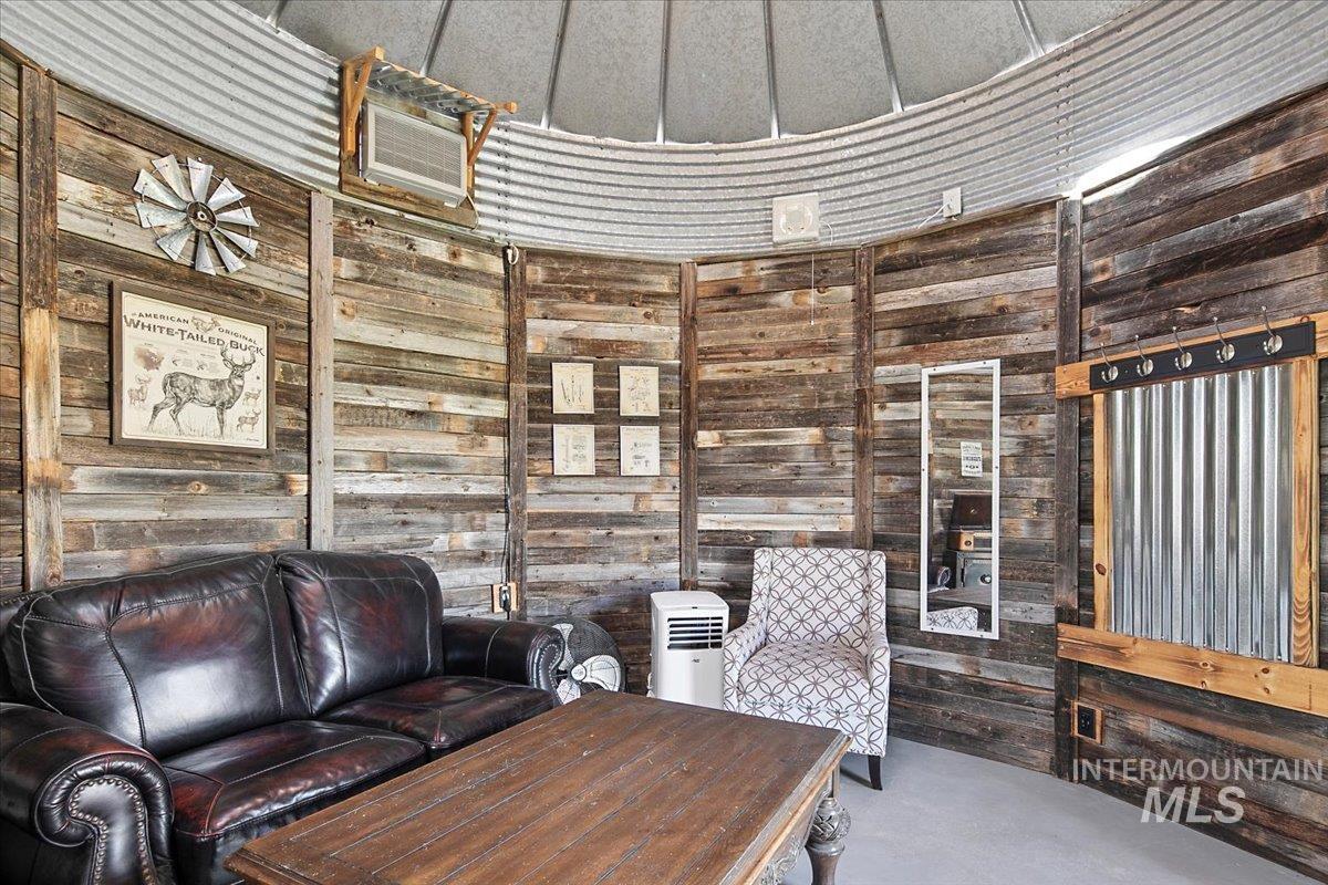 321 E Black Canyon Highway Property Photo 25