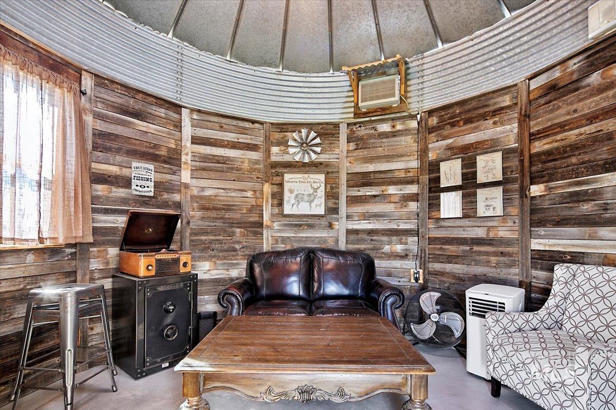 321 E Black Canyon Highway Property Photo 26