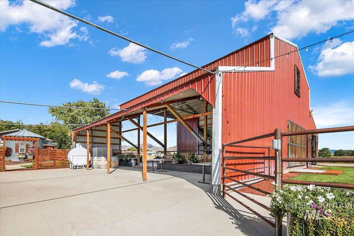 321 E Black Canyon Highway Property Photo 28