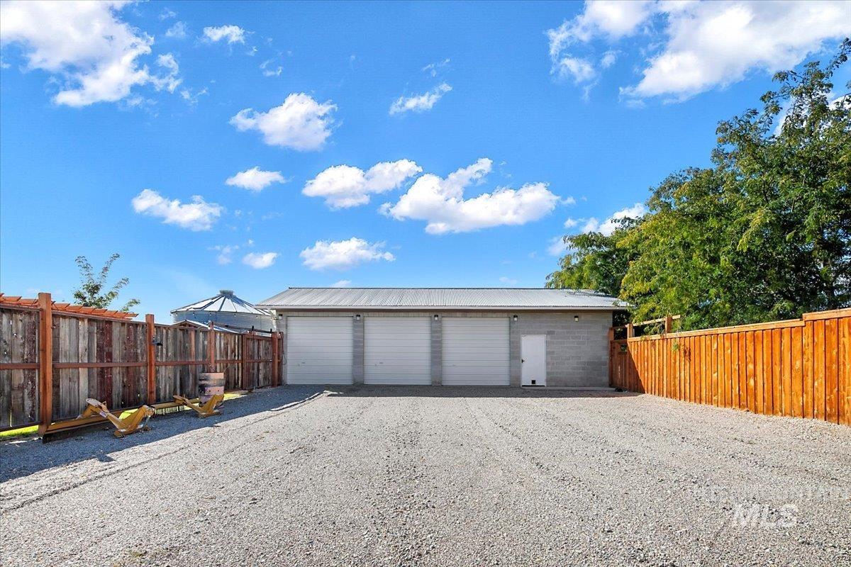 321 E Black Canyon Highway Property Photo 37