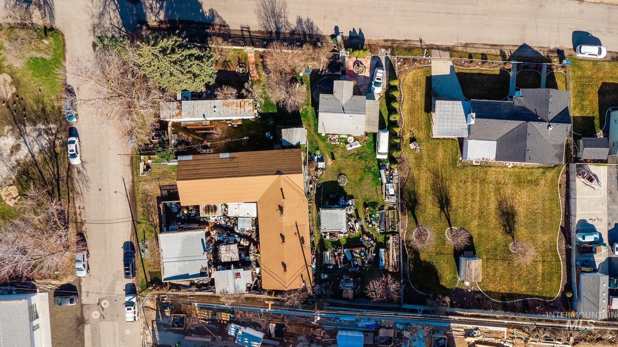 301 & 307 E 35th St Property Photo 2