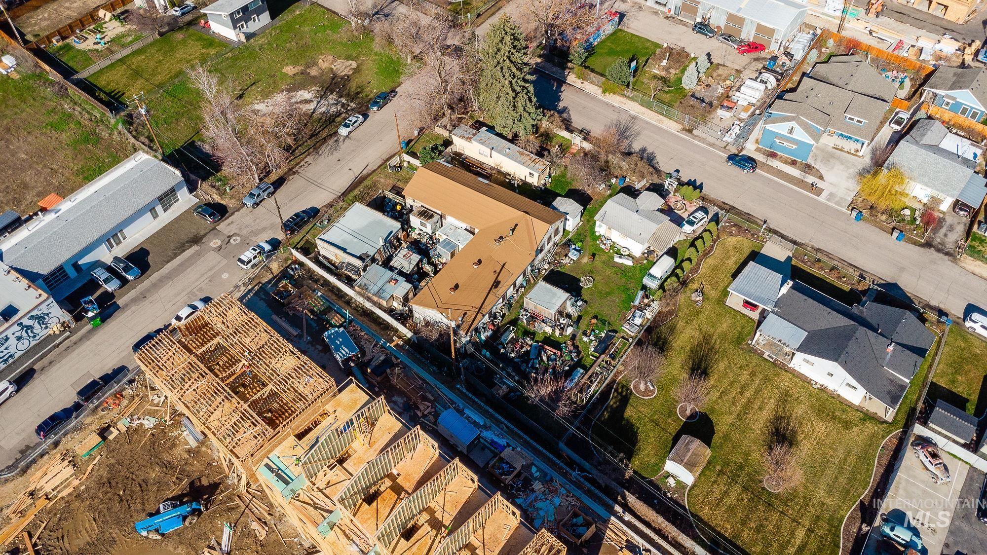 301 & 307 E 35th St Property Photo 4