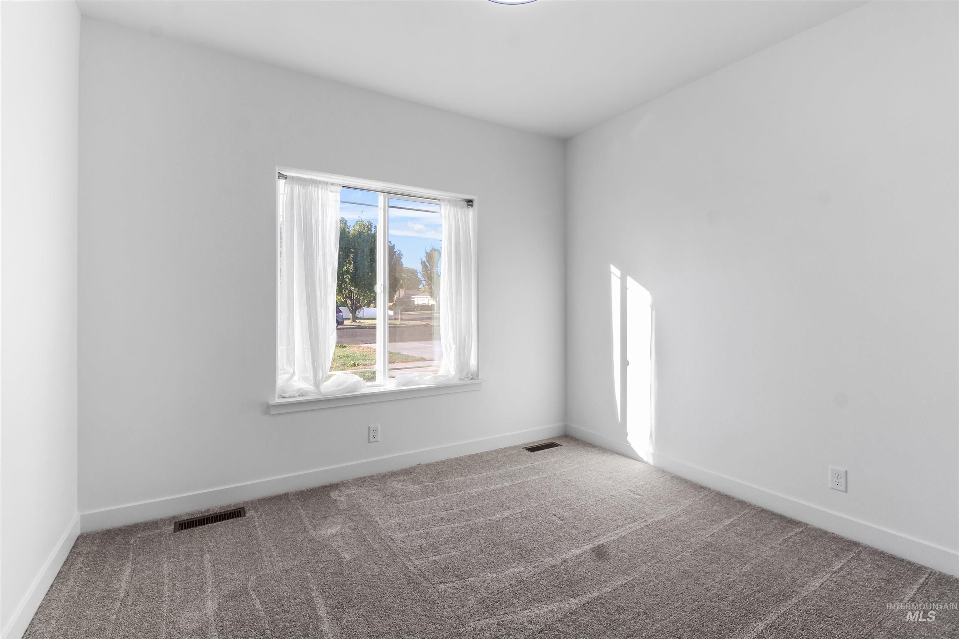 590 W 24th Street Property Photo 18