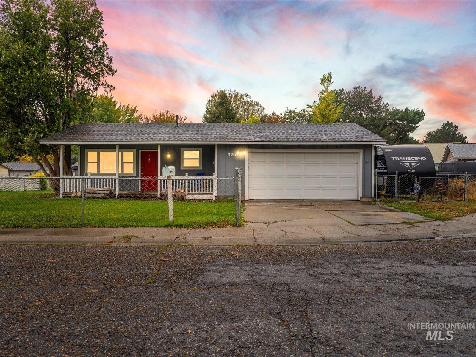 420 Oak Court Property Photo 1