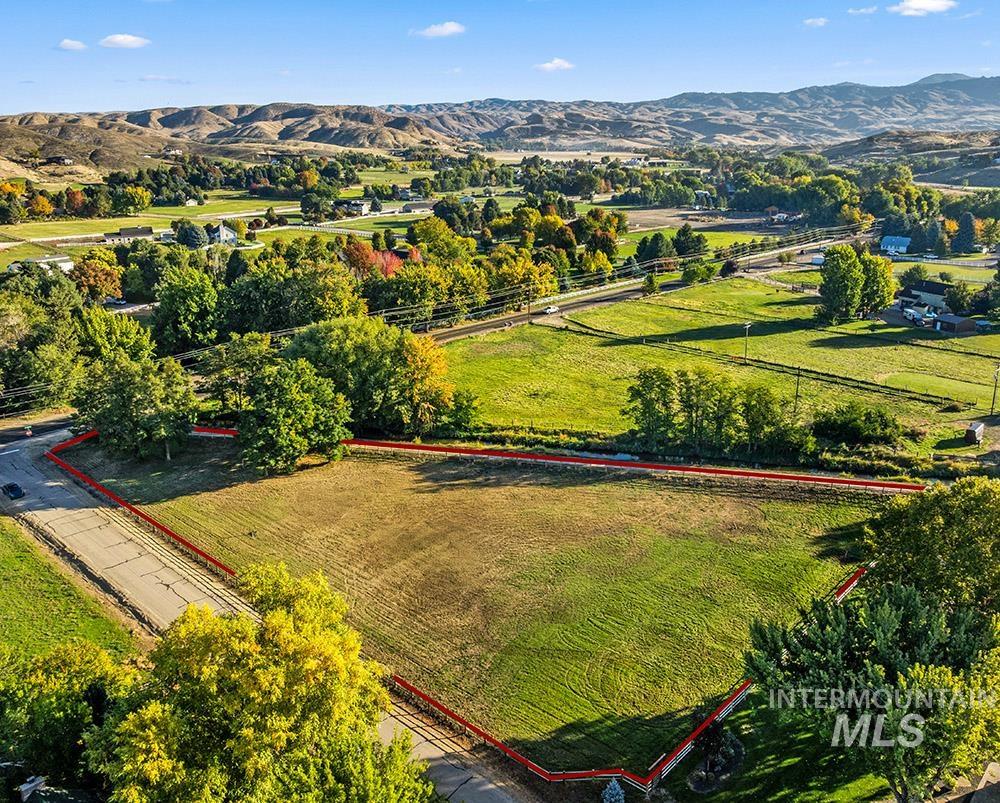 2788 N Rocket Bar Road Property Photo 2