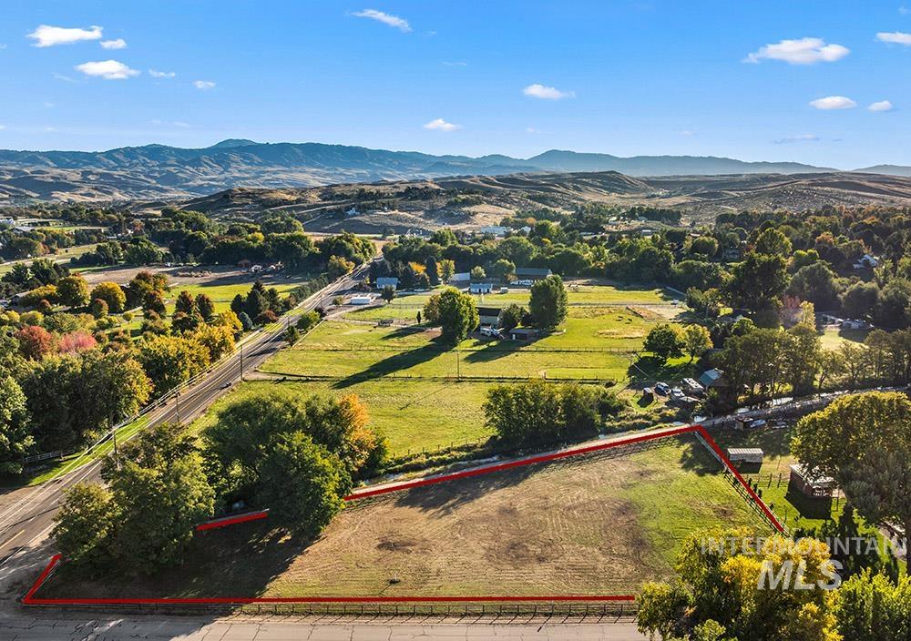 2788 N Rocket Bar Road Property Photo 3