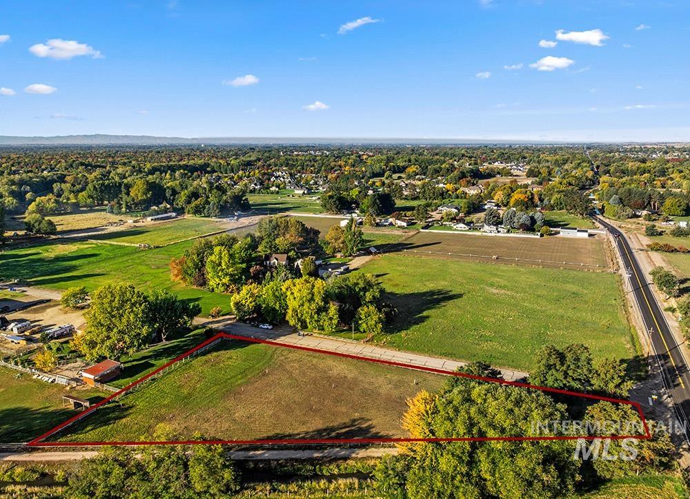 2788 N Rocket Bar Road Property Photo 4