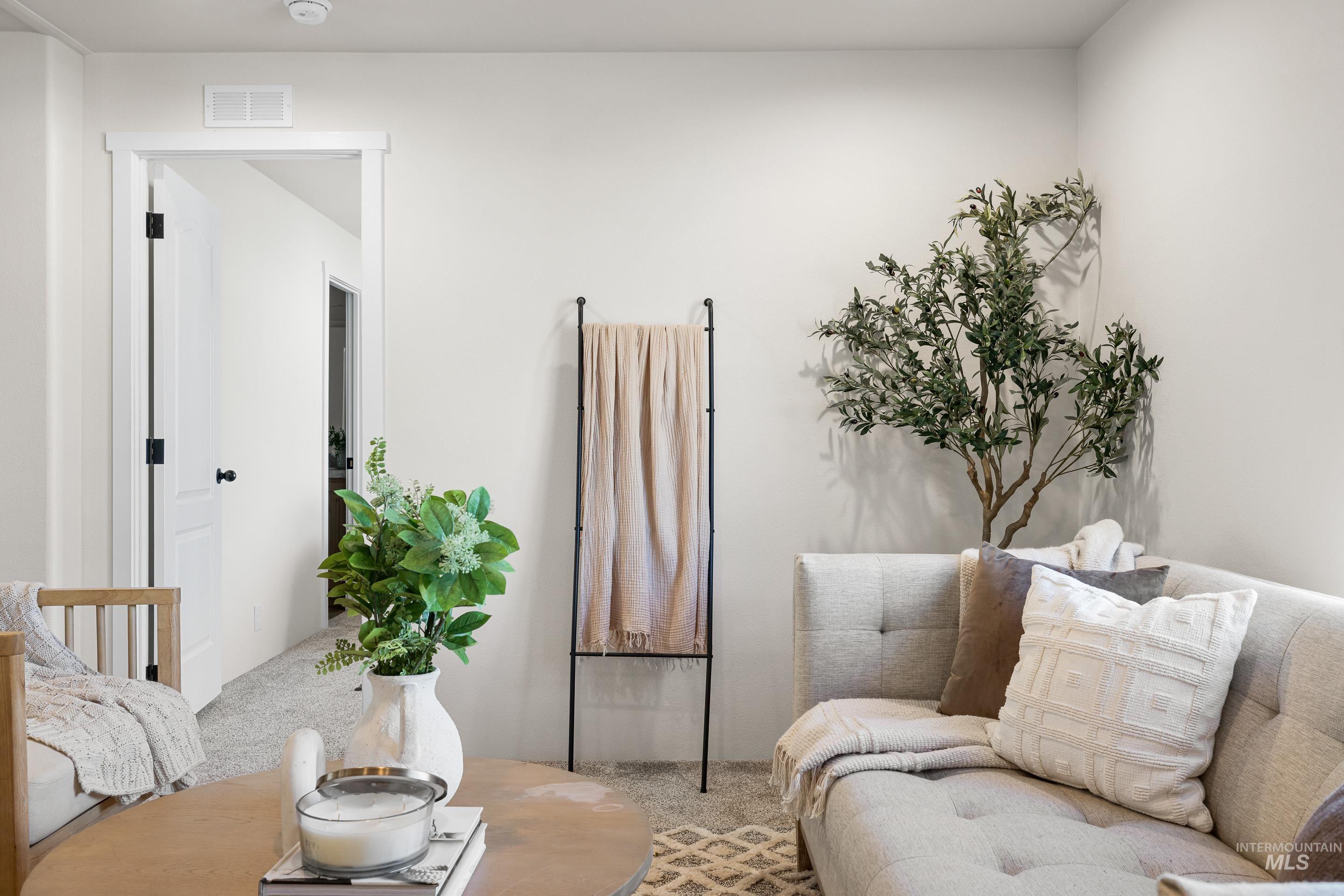 208 E 44th Property Photo 13
