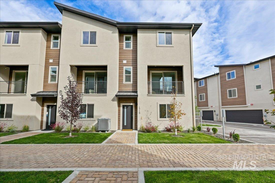 1715 S Rock View Ln Property Photo 1