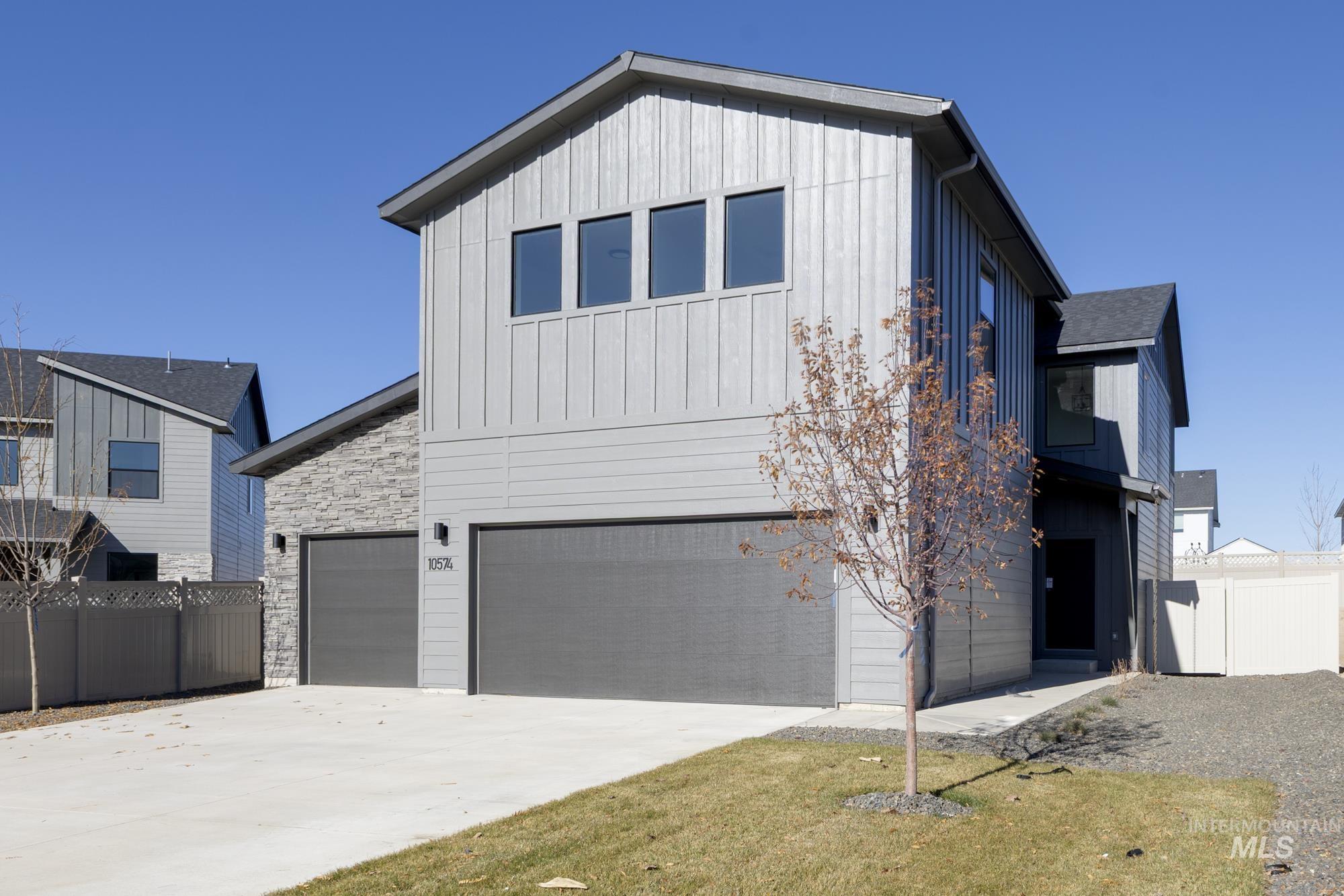 10574 W Tinder St Property Photo 1