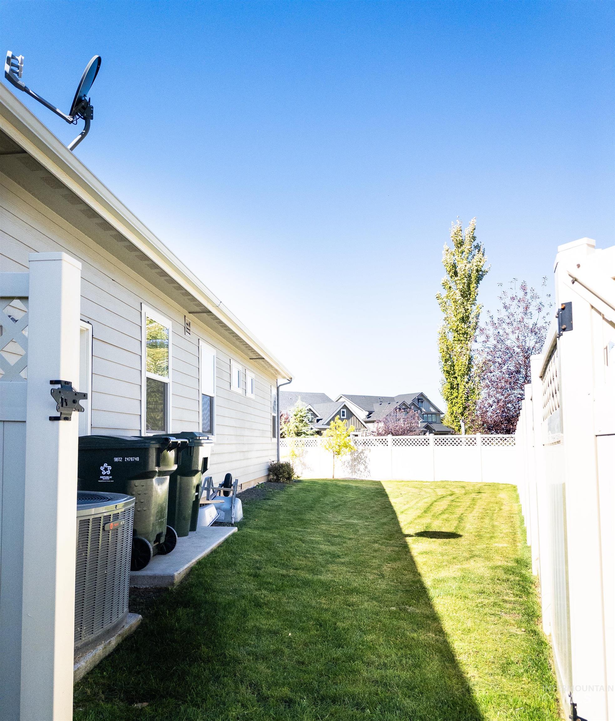 4577 N Comiso Property Photo 42