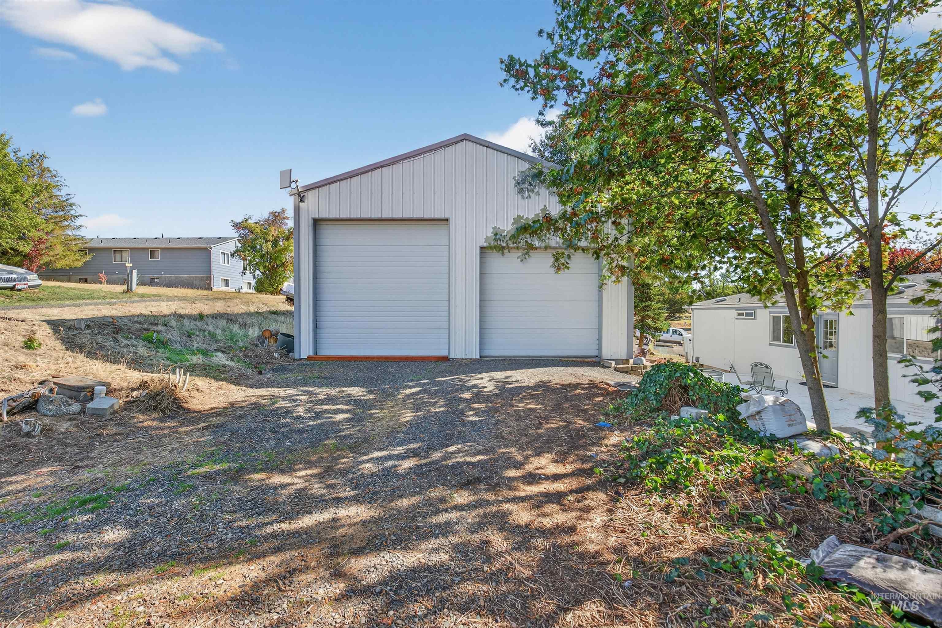 128 E Persimmon St Property Photo 4