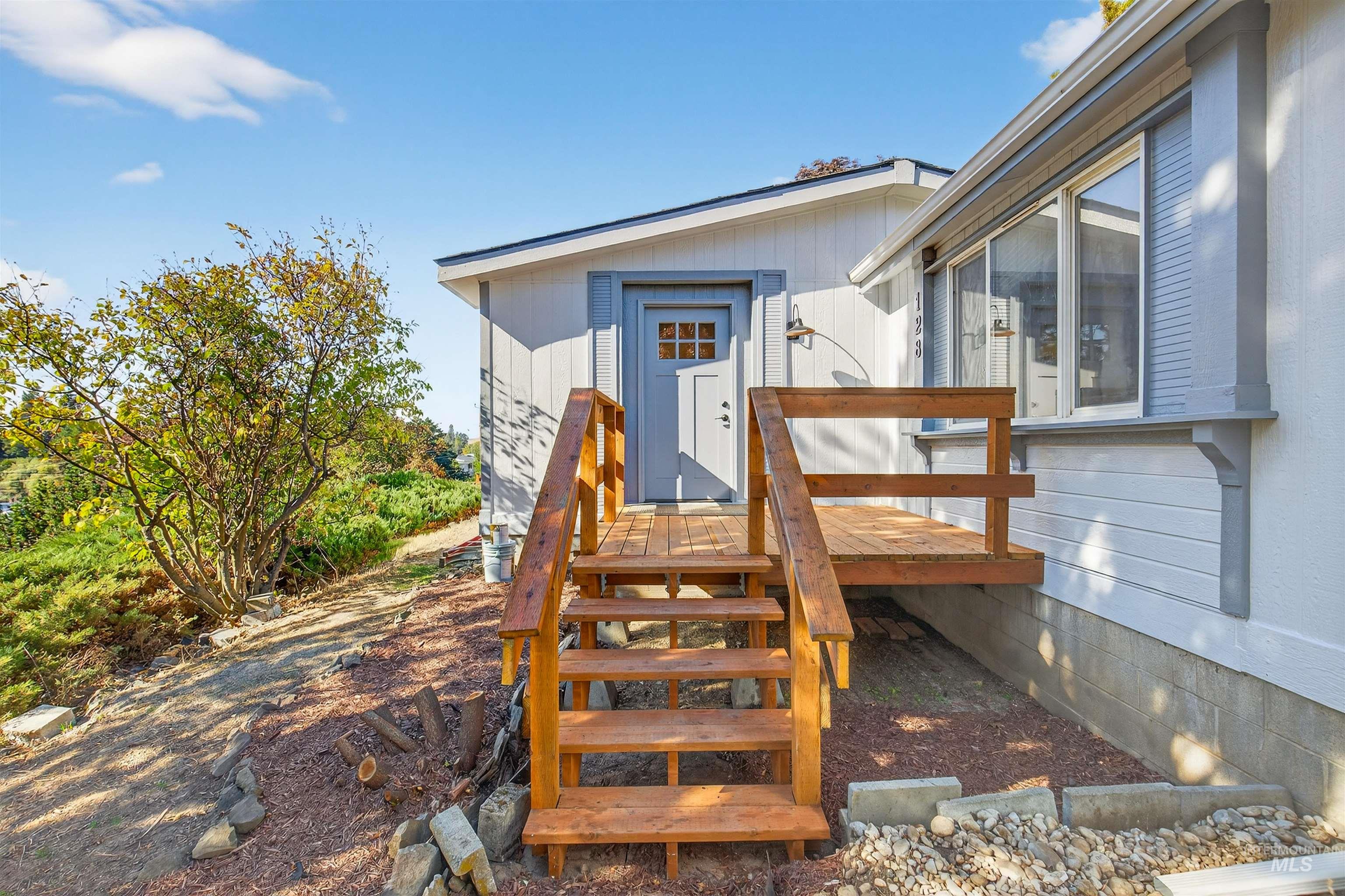 128 E Persimmon St Property Photo 7