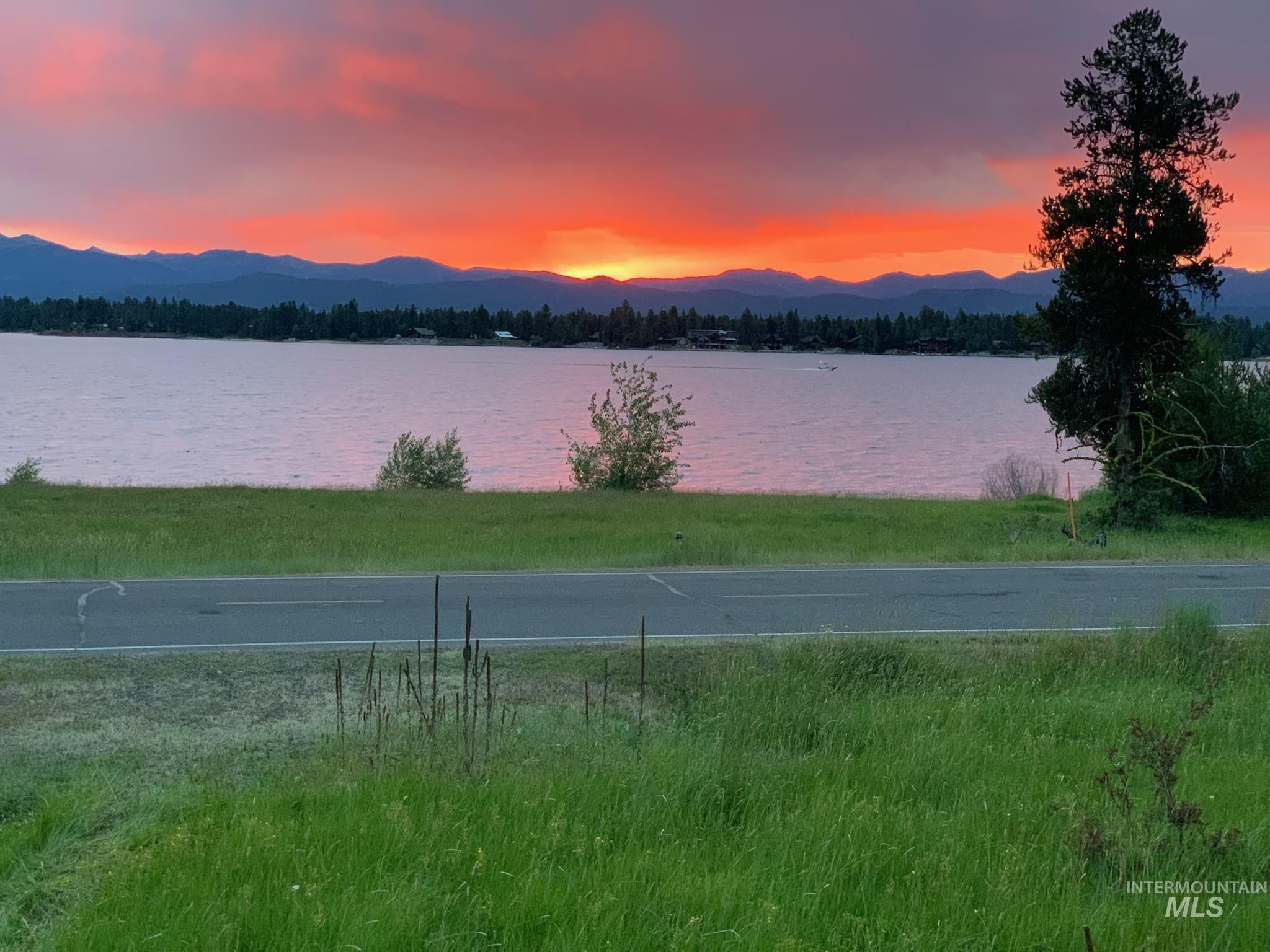 2231 W Mountain Rd Property Photo 1