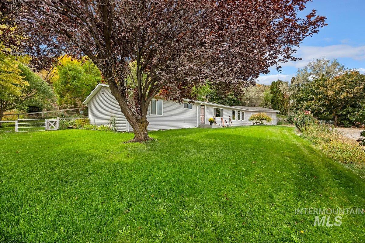 598 N Gray Property Photo 3