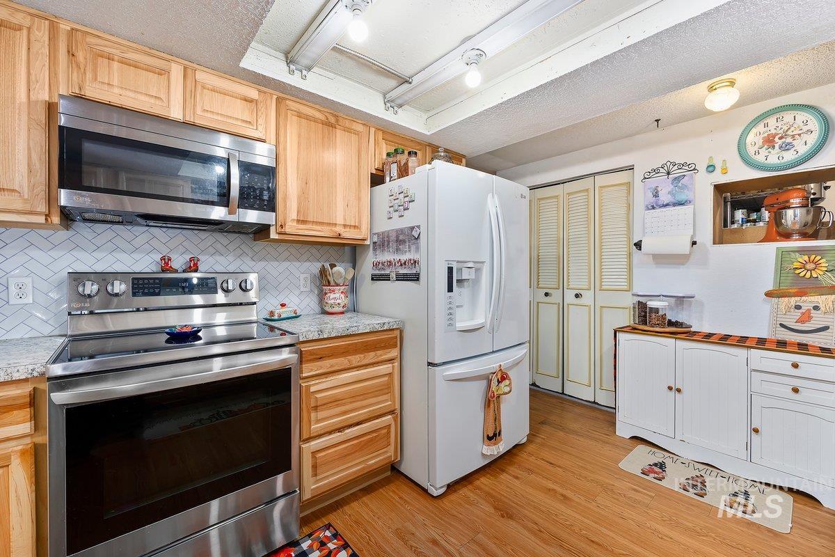 598 N Gray Property Photo 18
