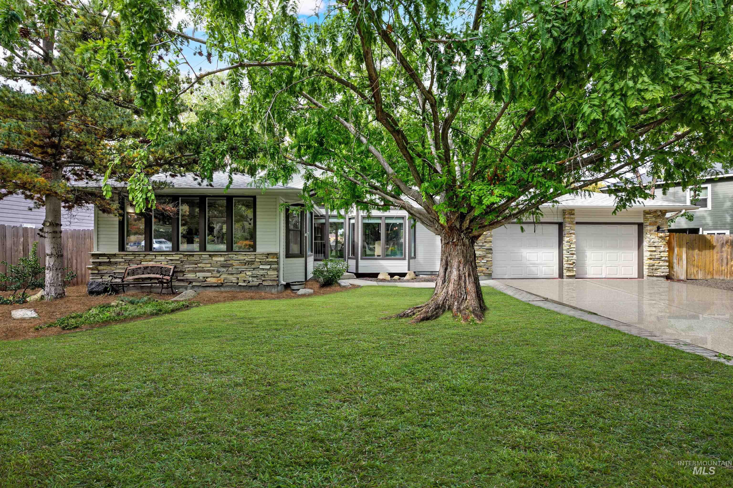 575 N Palmetto Drive Property Photo 1