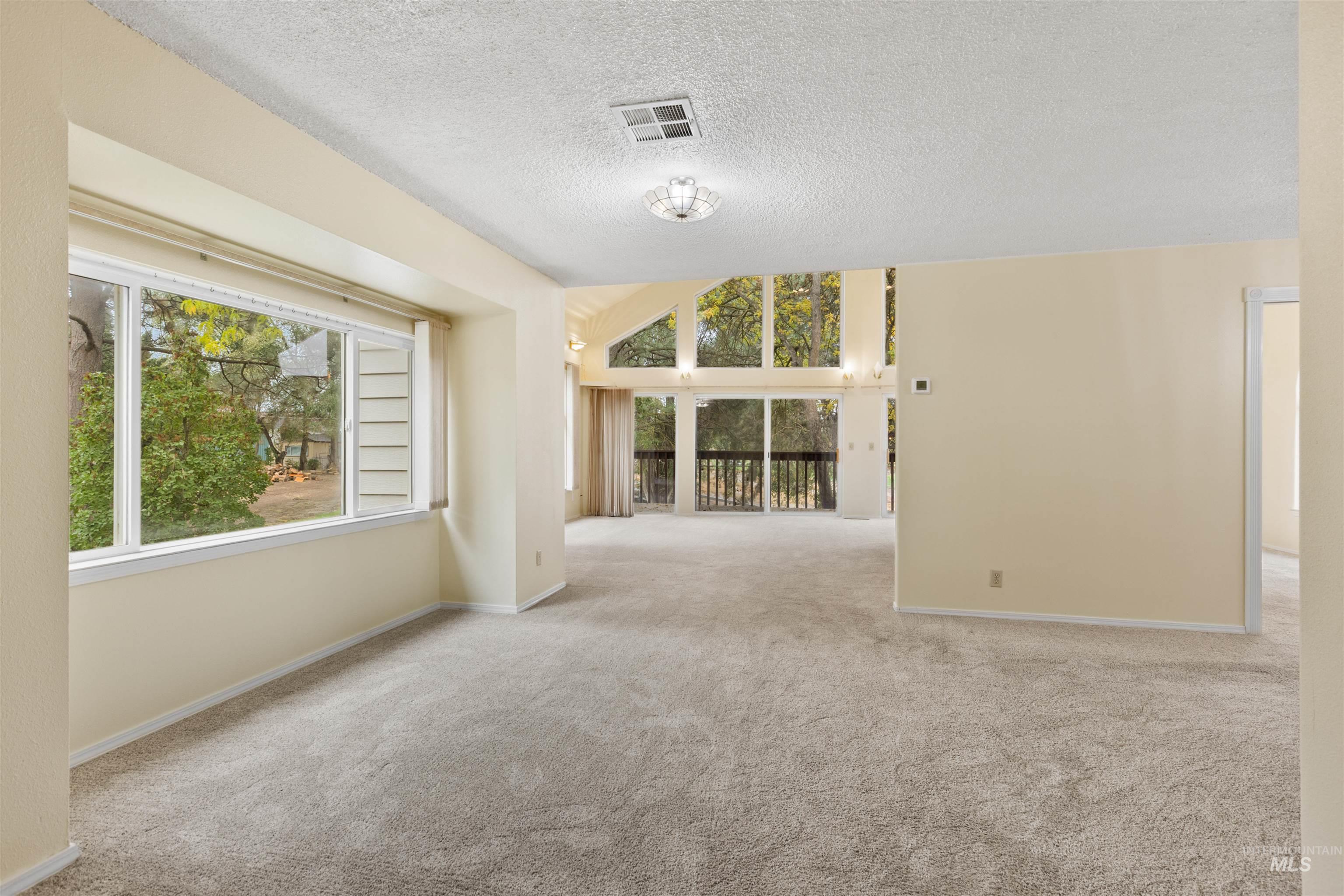 9948 Ash Lane Property Photo 7