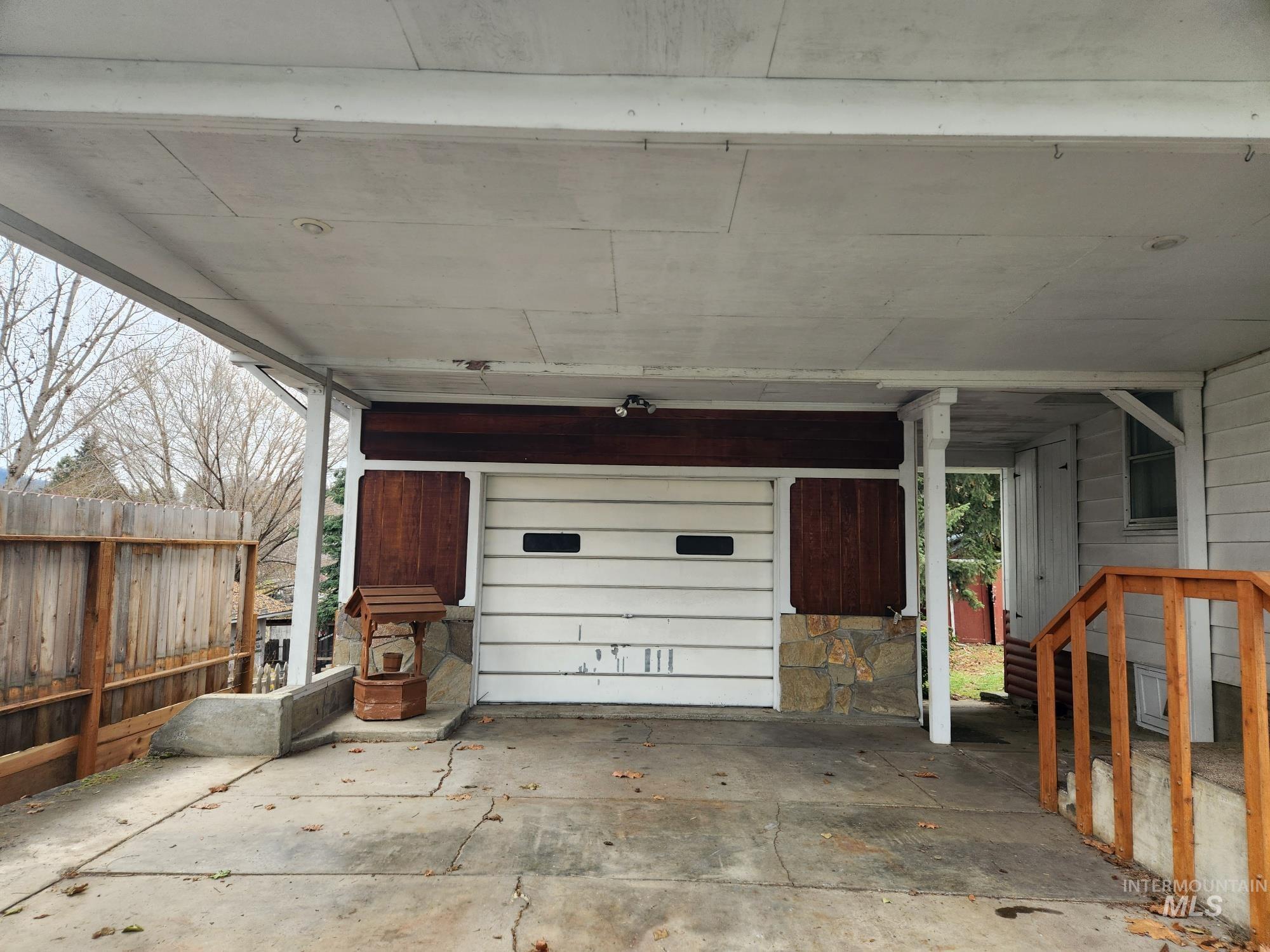 909 12th St Property Photo 2