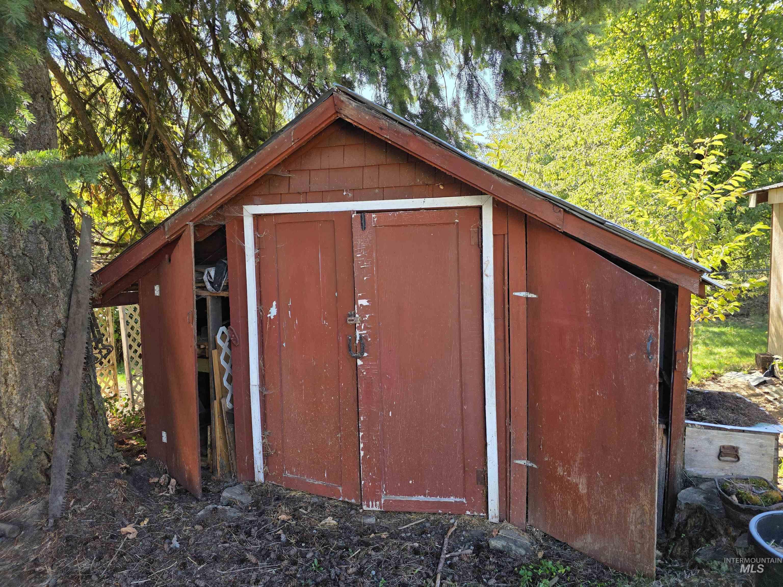 909 12th St Property Photo 5