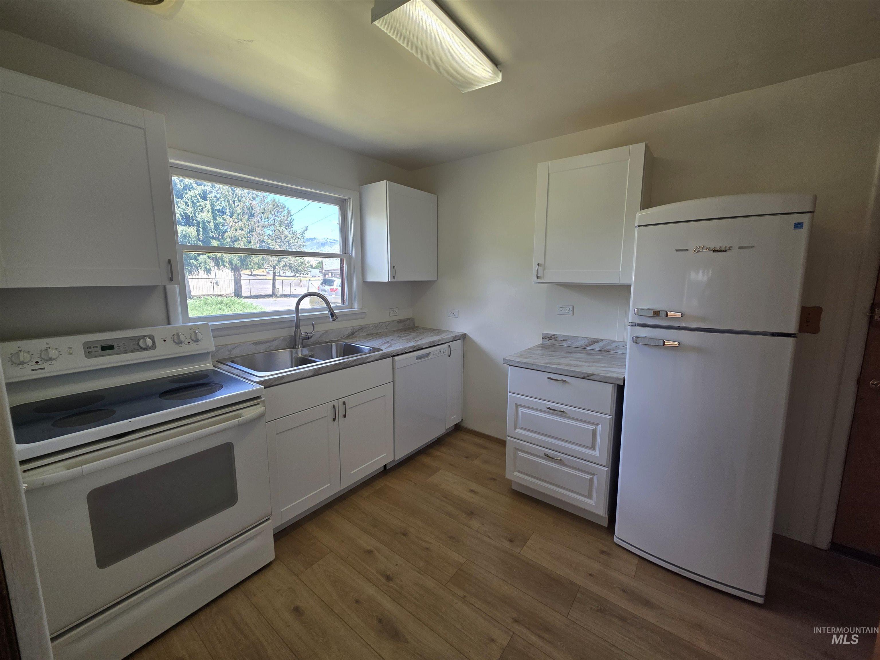 909 12th St Property Photo 10
