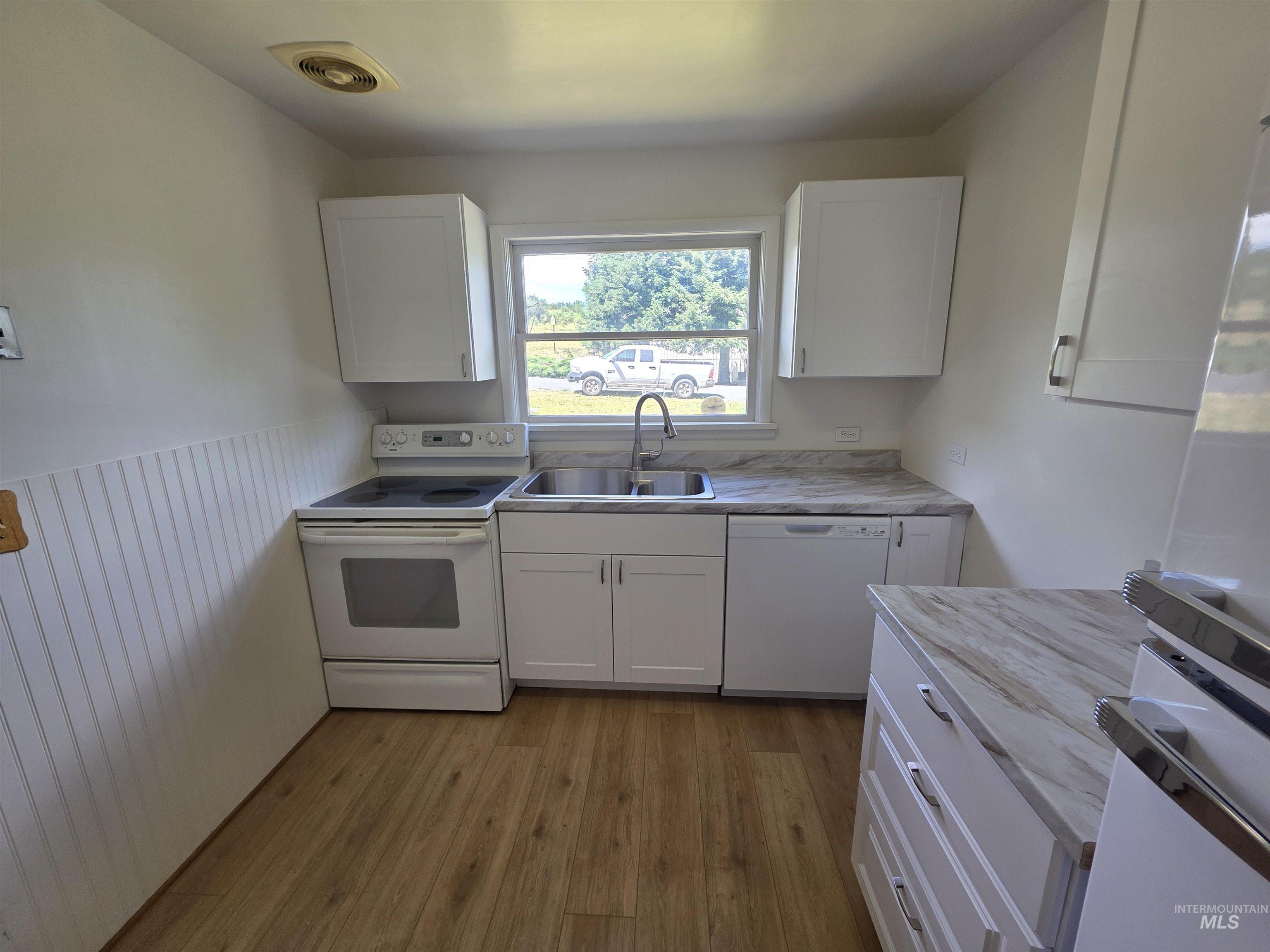 909 12th St Property Photo 11