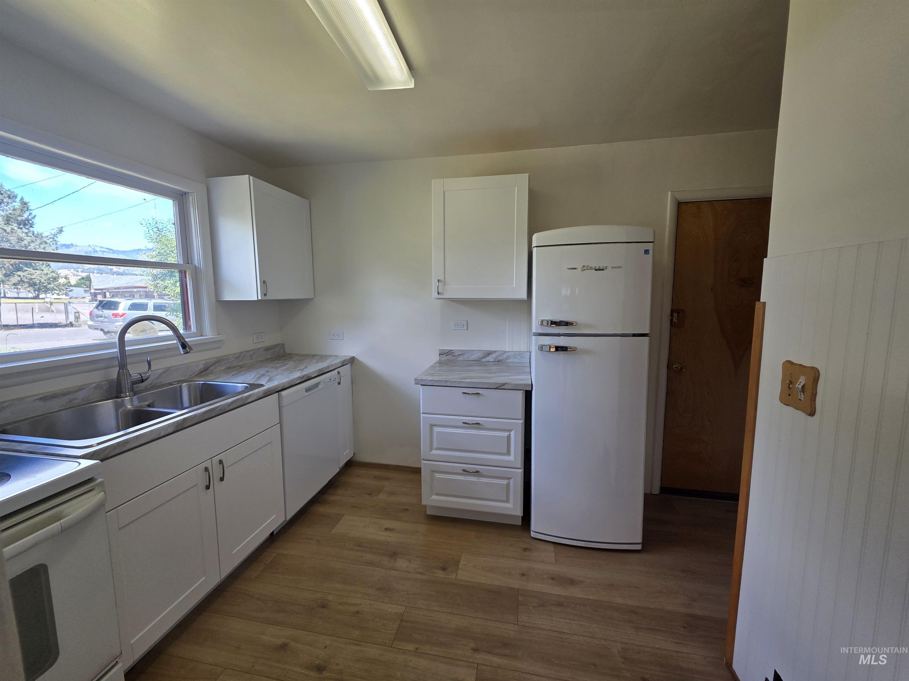 909 12th St Property Photo 12