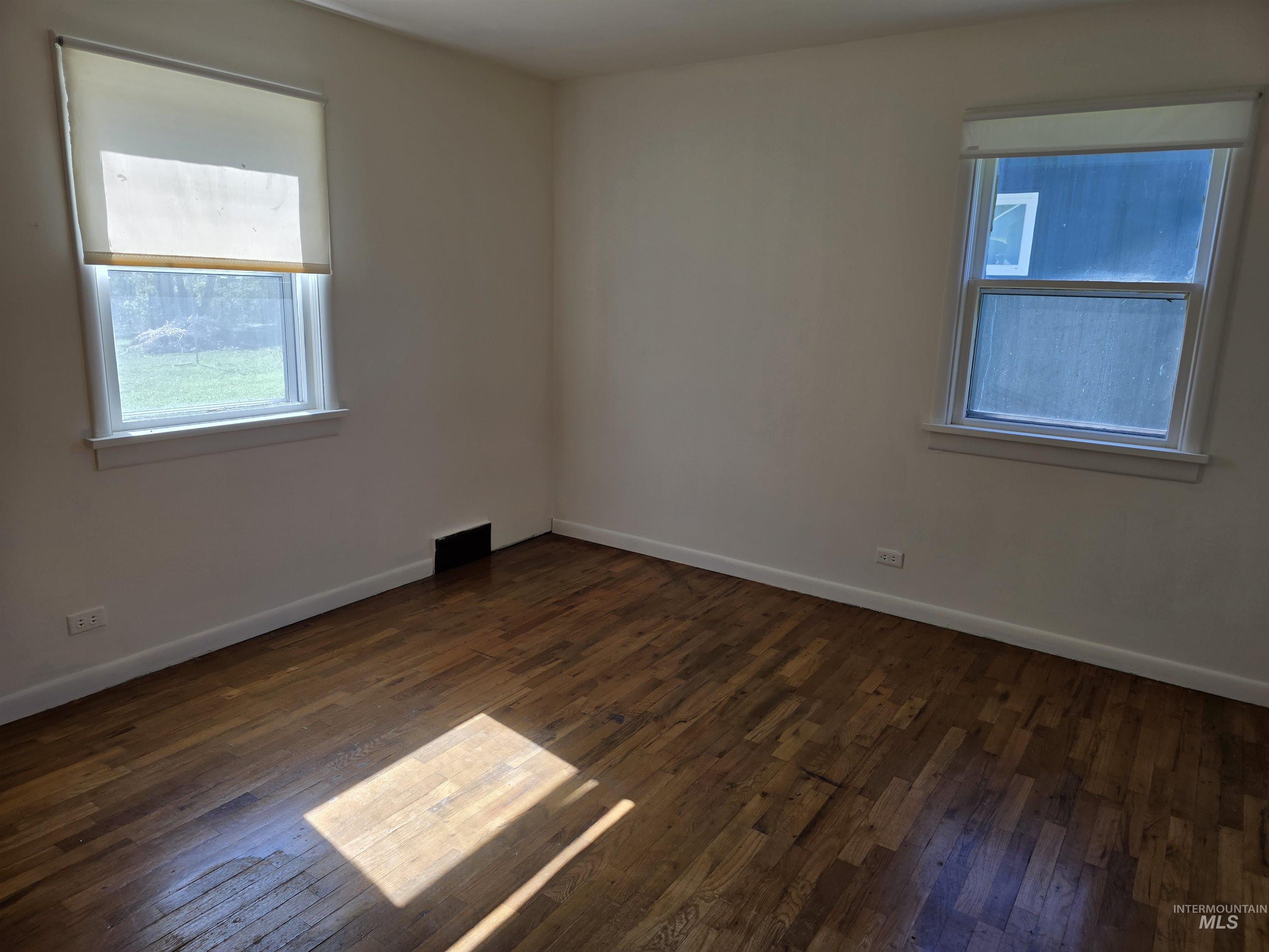 909 12th St Property Photo 15