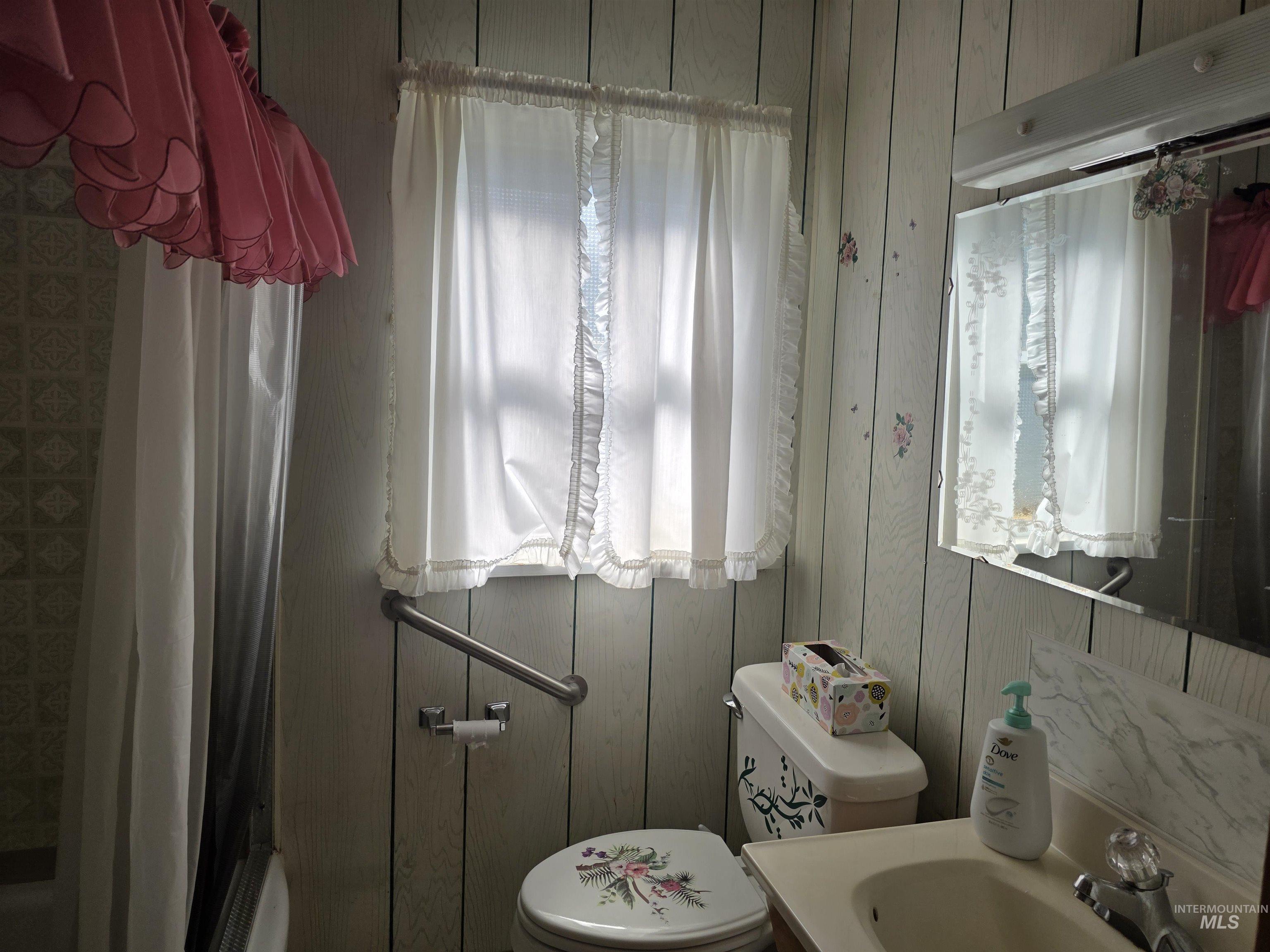 909 12th St Property Photo 17