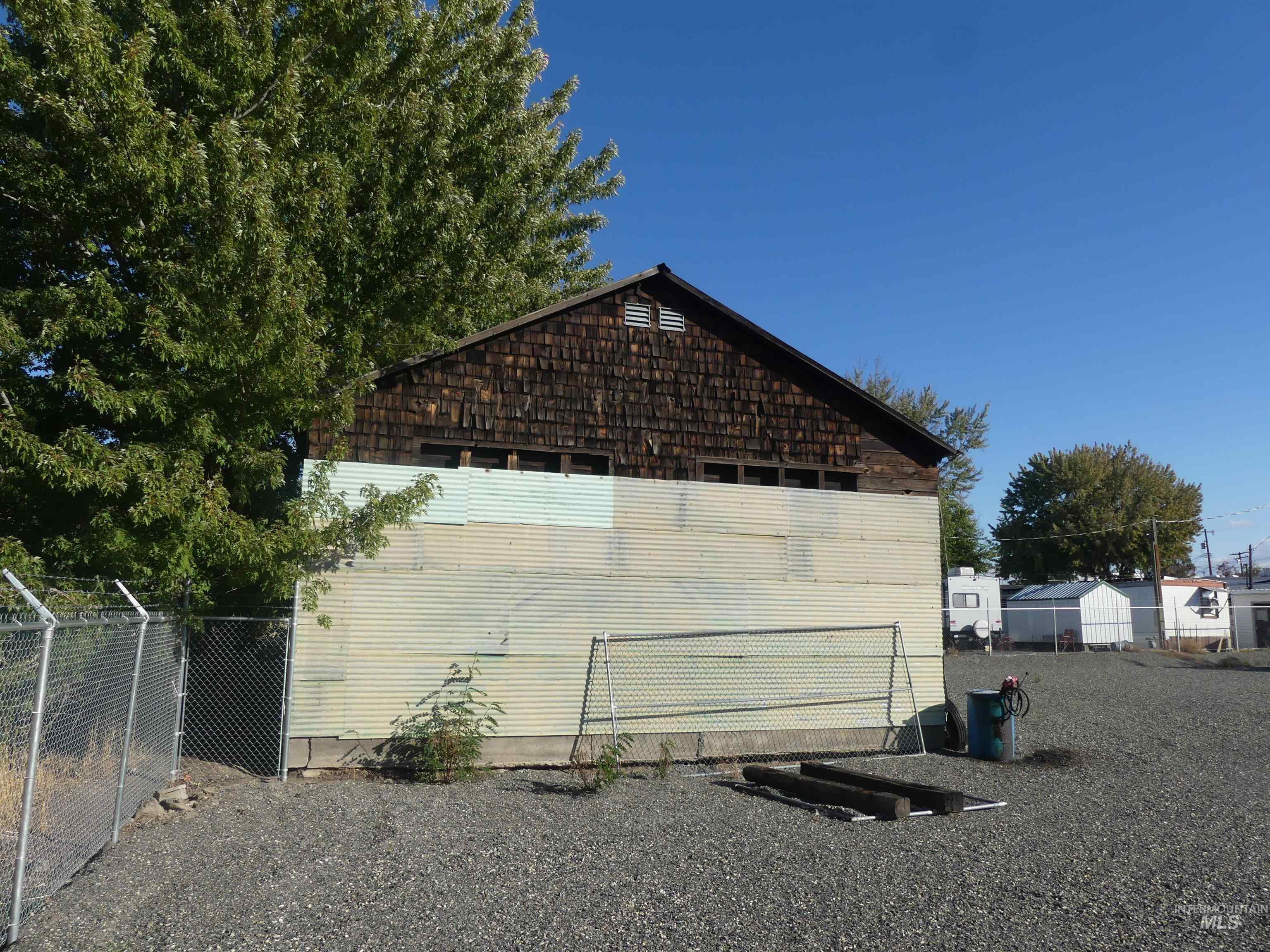 1324-1350 Bridge St Property Photo 11